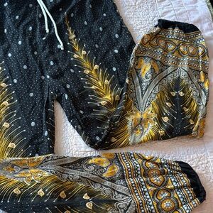 Black & Gold Paisley Feather Print Jogger Pants
